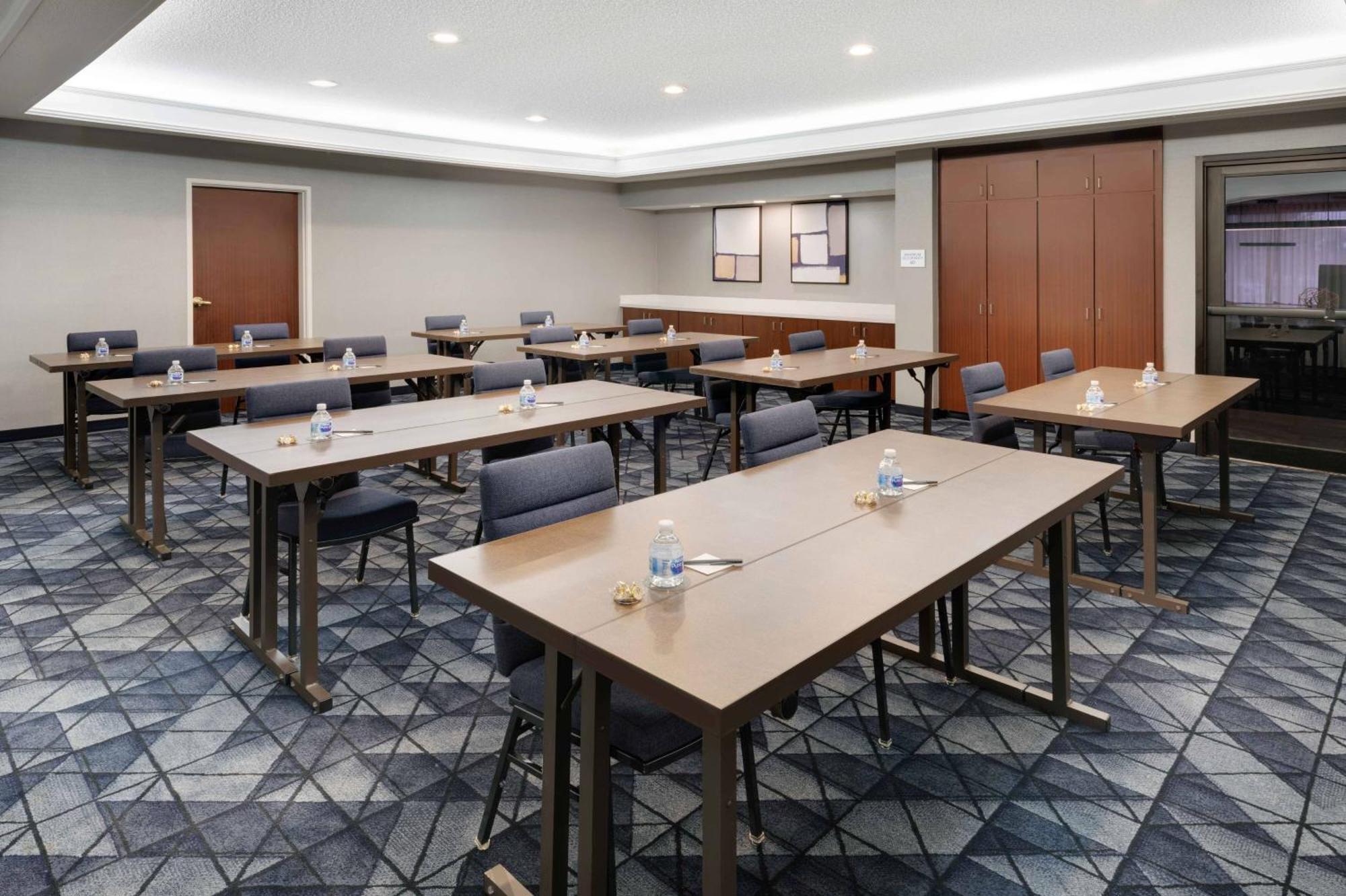 Отель Courtyard Austin South Экстерьер фото