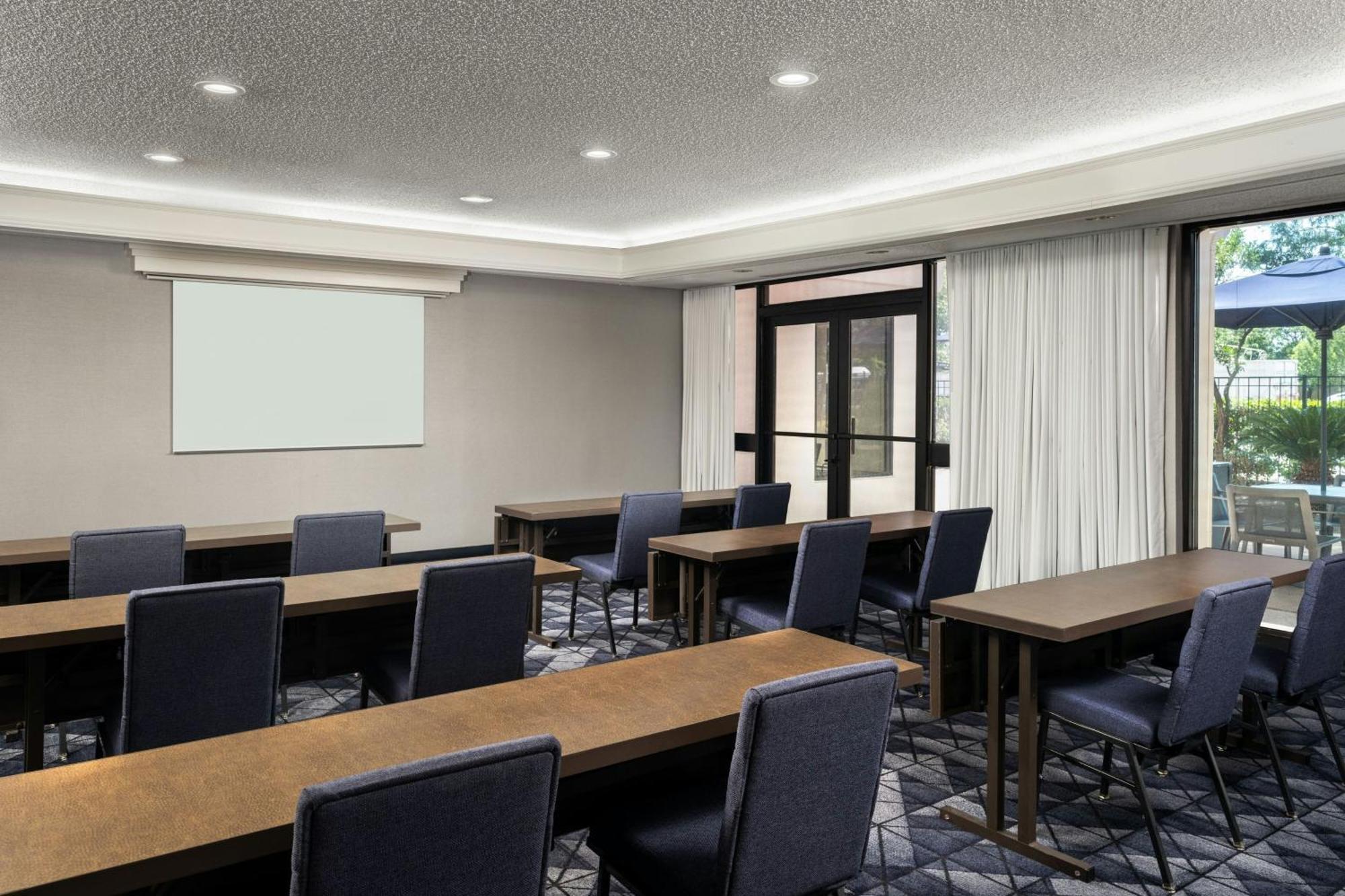 Отель Courtyard Austin South Экстерьер фото