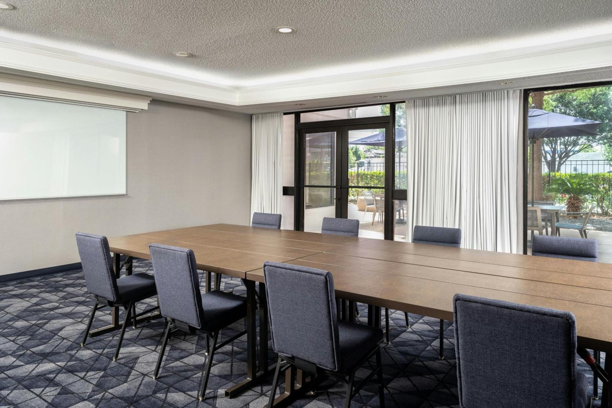 Отель Courtyard Austin South Экстерьер фото